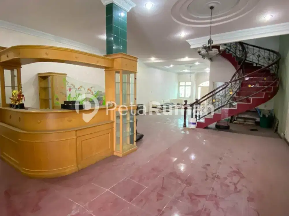 DIJUAL VILLA JALAN S PARMAN - DAERAH INTI KOTA