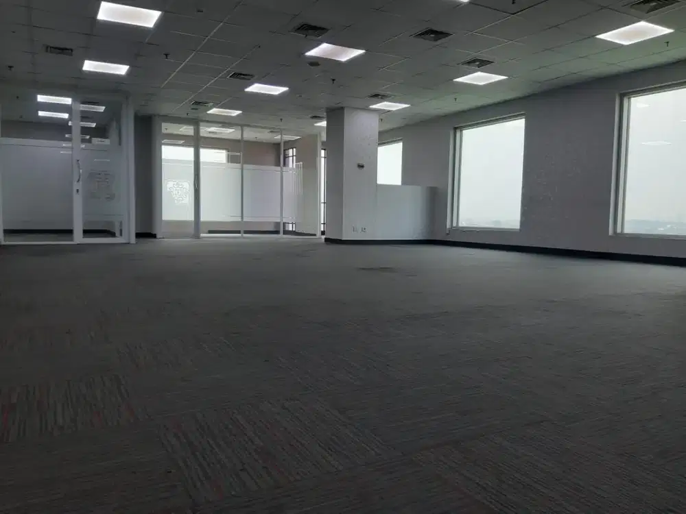 SEWA KANTOR DI JAKARTA SELATAN  KUNINGAN 210M2  PARTISI  100K NEGO