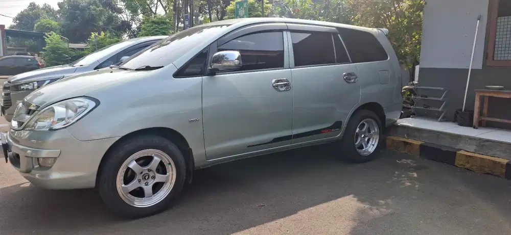 Toyota Kijang Innova 2005 Bensin