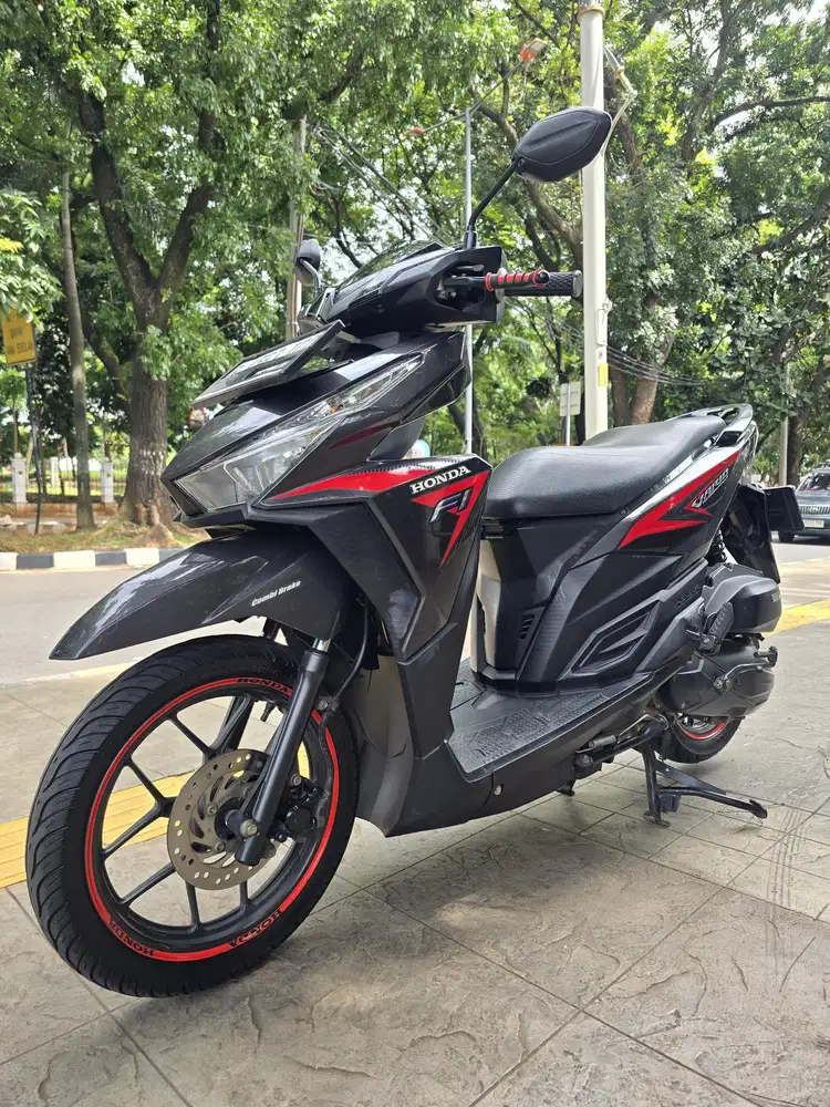 DIJUAL CASH HONDA VARIO 125 CBS ISS OLD THN 2015 PJK IDUP SIAP PAKAI