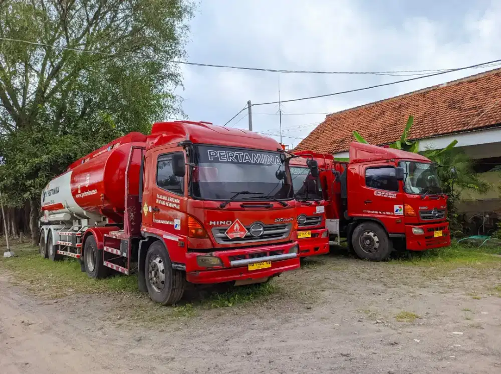 HINO SG 260 TI , Tangki 24.000 liter