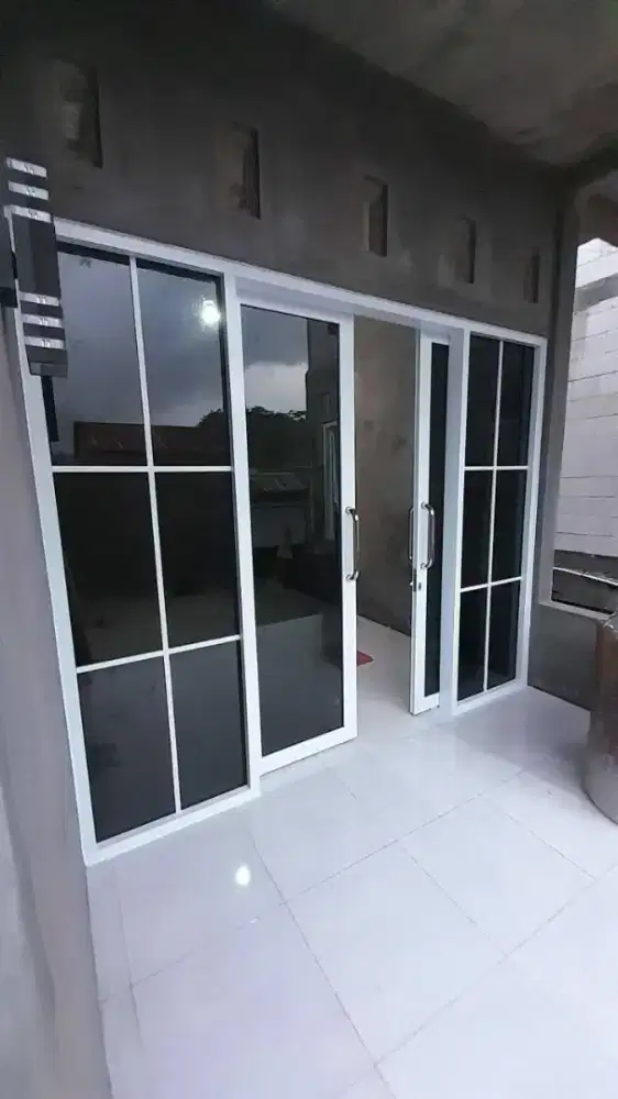 Pintu kaca, partisi kaca, sekat kaca sliding aluminium upvc