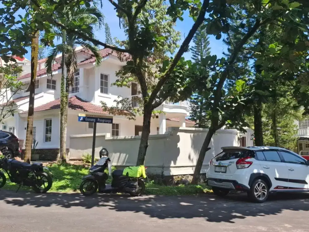 Rumah Cantik 2 Lt dihook Sentul City Bogor