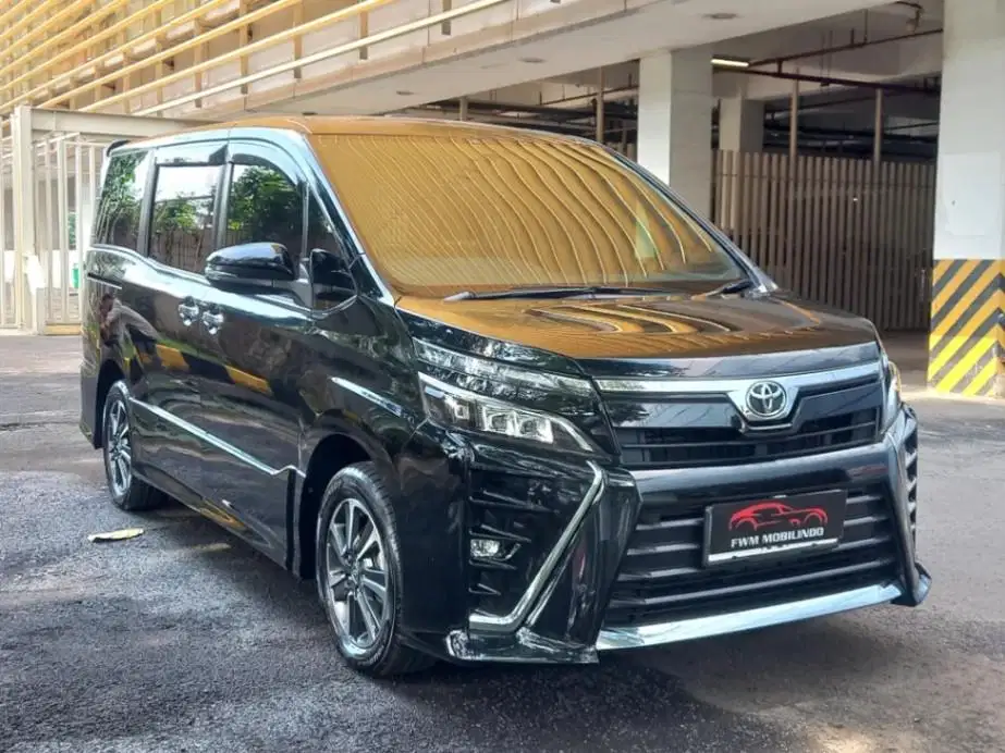 toyota voxy 2.0 AT 2020 hitam