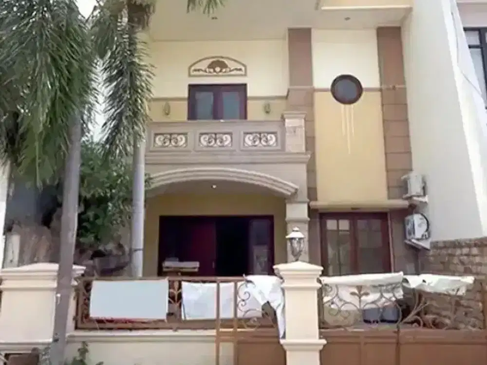 Rumah Taman Mutiara Semi Furnish Pakuwon City Surabaya