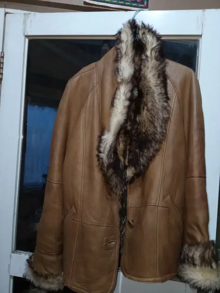 Jaket kulit preloved In sya Allah terawat