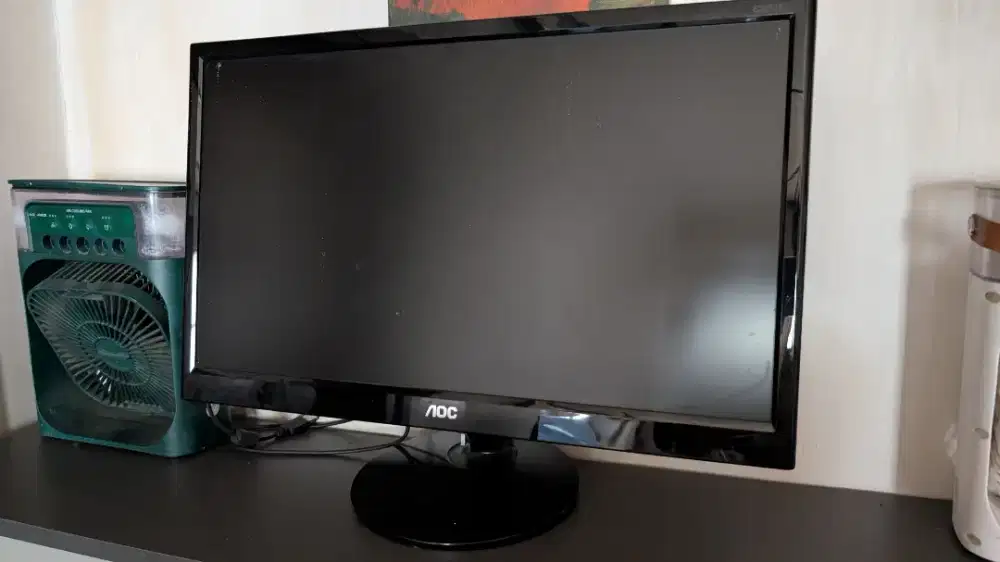 Monitor AOC E2251Fwu, Kondisi Masih Bagus, Jarang dipakai