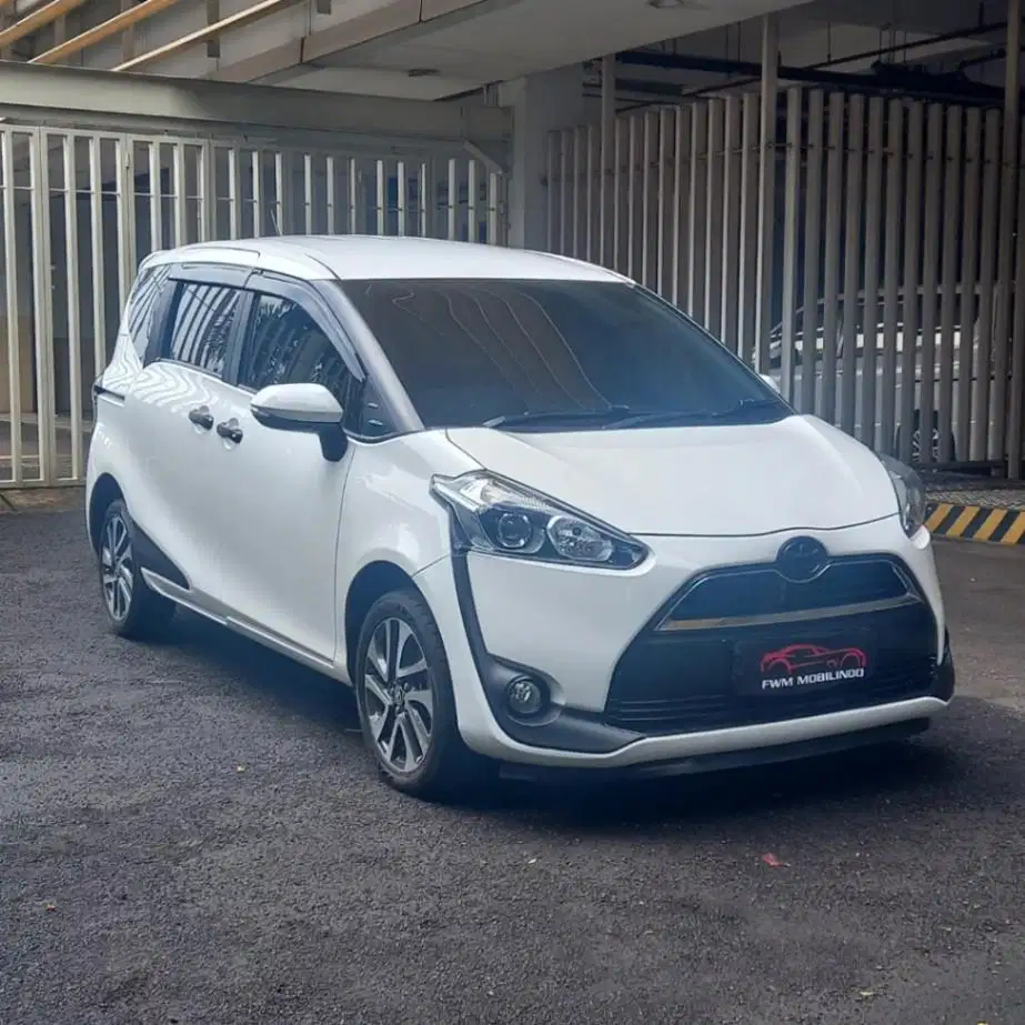 toyota sienta V 1.5 AT 2018