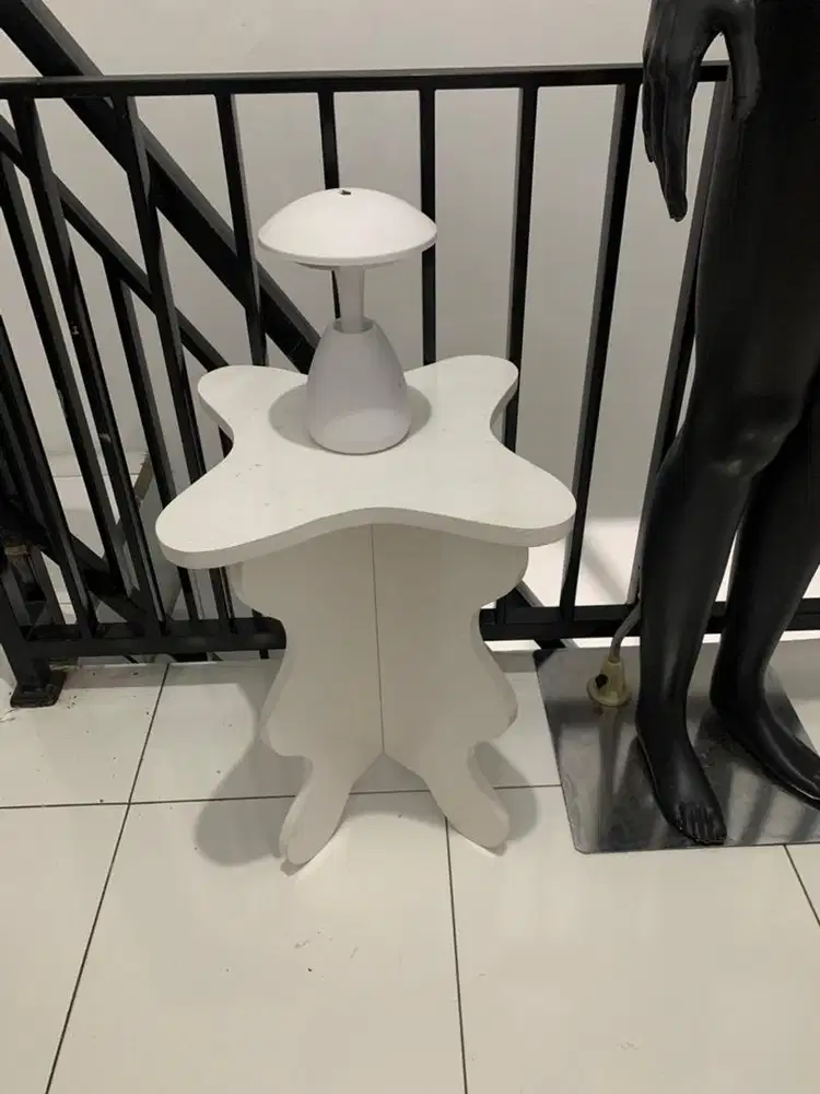 MEJA KECIL+LAMPU MEJA