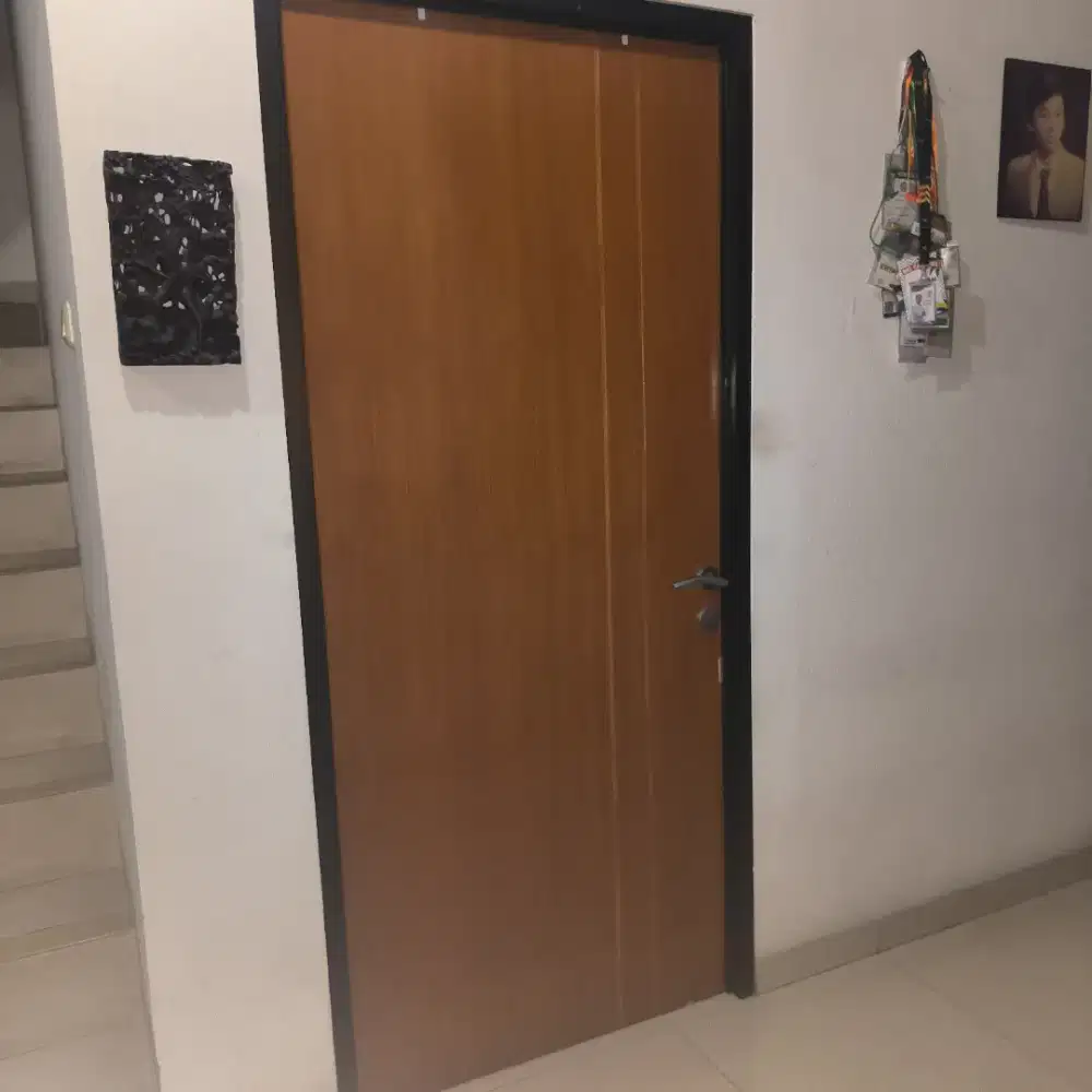 Pintu kamar dan kusen