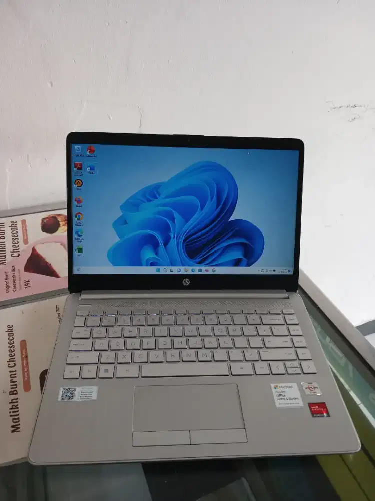Laptop HP 14s Amd Athlon Silver 3050U Ram 4 Ssd 512