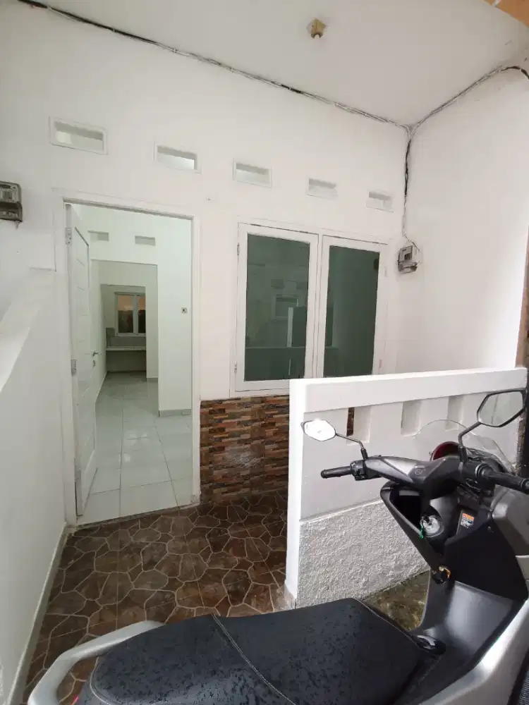 Di kontrakan rumah petakan di area dekat Stasiun MRT H. Nawi