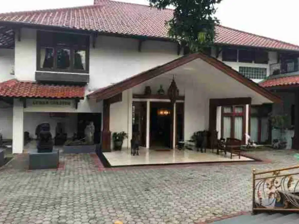 Rumah Mewah di Kemang Timur Jakarta Selatan dengan Kolam Renang