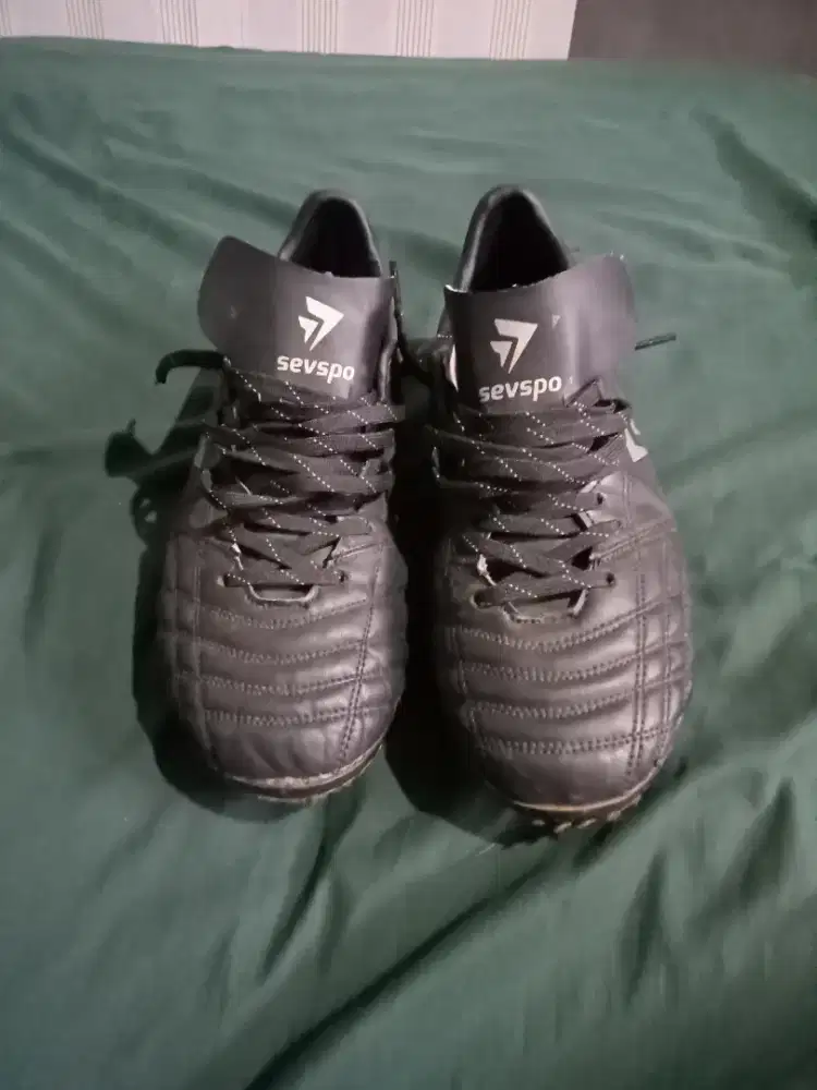 Sepatu bola sevspo dan sepatu bola bigsgall
