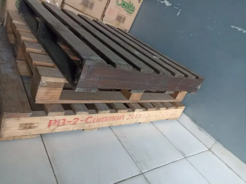 PALET KAYU BEKAS