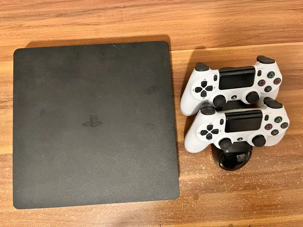 PLAYSTATION 4 SLIM 500 GB (Second)