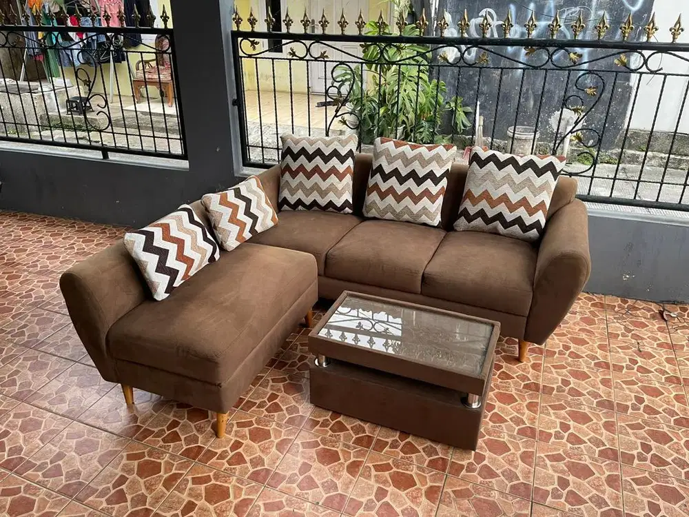 sofa L coklat kondisi 90% mulus empuk