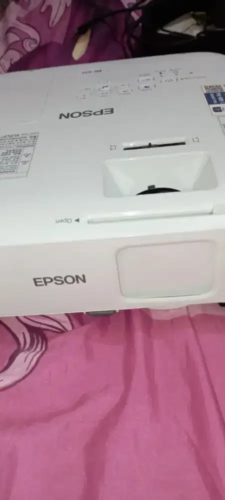 Proyektor epson eb972