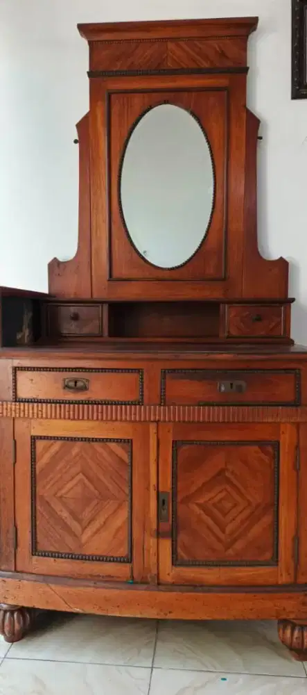 Meja Kaca Antik Serbaguna