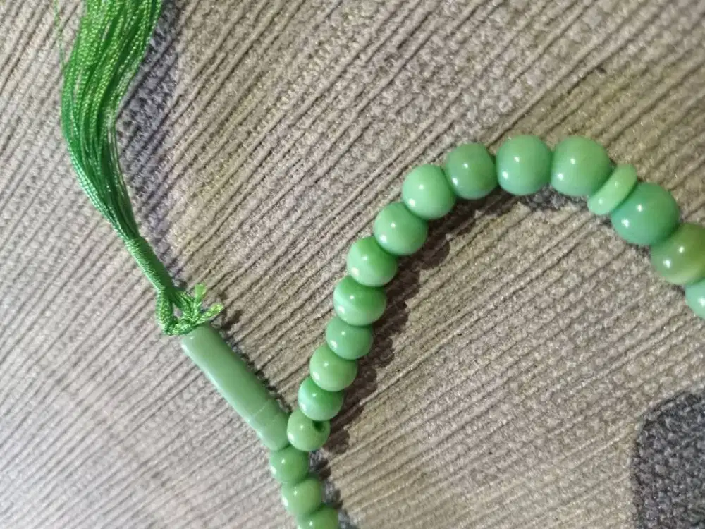 Tasbih Batu Mata Kucing Biru atau Hijau bekas.