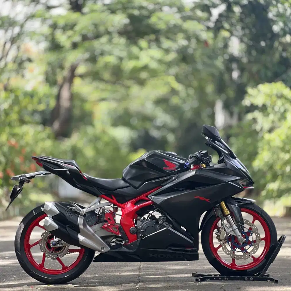 HONDA CBR 250RR NON ABS HITAM 2018 KM 8K PAJAK HIDUP SUPER GRES
