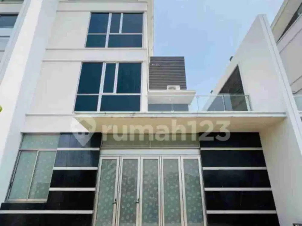 Dijual Rumah Mewah Golf Island View Danau