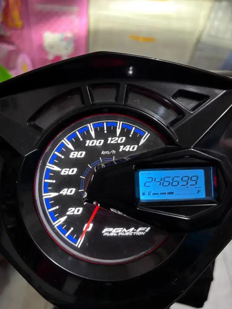 Beat deluxe hitam 2022