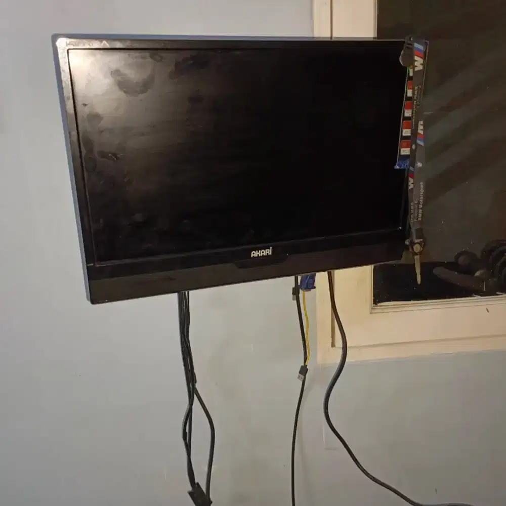 TV led Akari 24 + set top box