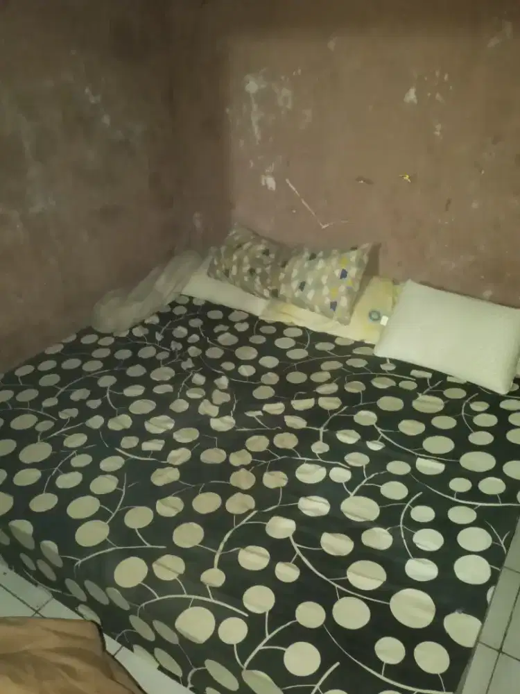 Kasur spring bed ukuran extra king size . Cukup 4 org 2 dewasa 2 anak