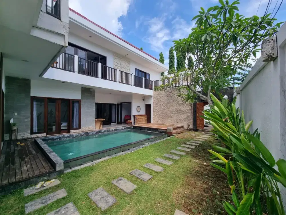 FOR SALE & YEARLY RENT — LUXURY VILLA IN TAMAN MUMBUL, NUSA DUA