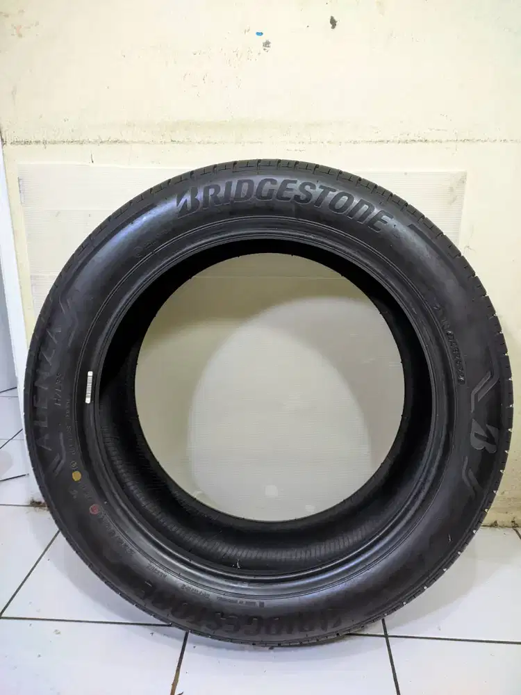 Ban Bridgestone Alenza H/L33 uk225 50 R 18 Ex New HRV RS 2 BH