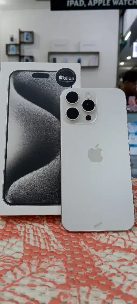 Iphone 15 promax 256 second white titanium