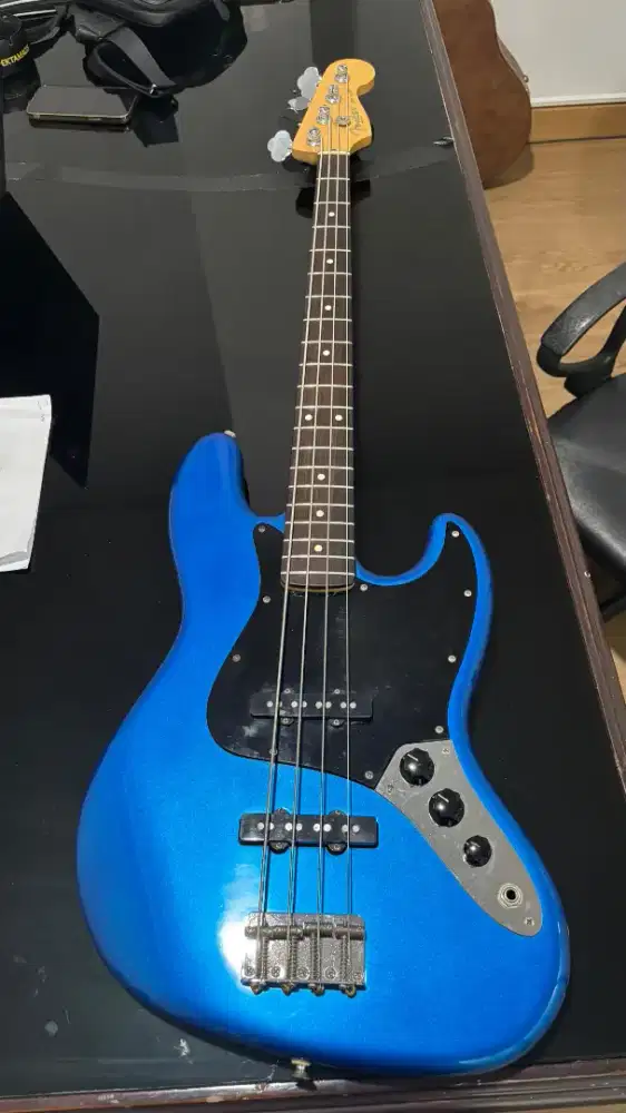 USA JAZZ BASS CORONA AND PRS SE