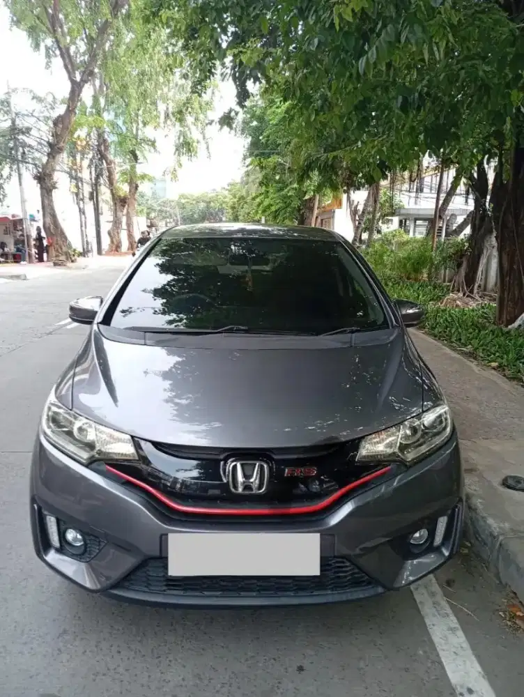 Dijual Mobil Honda Jazz RS Automatic tahun 2015 warna Abu Abu Metalik
