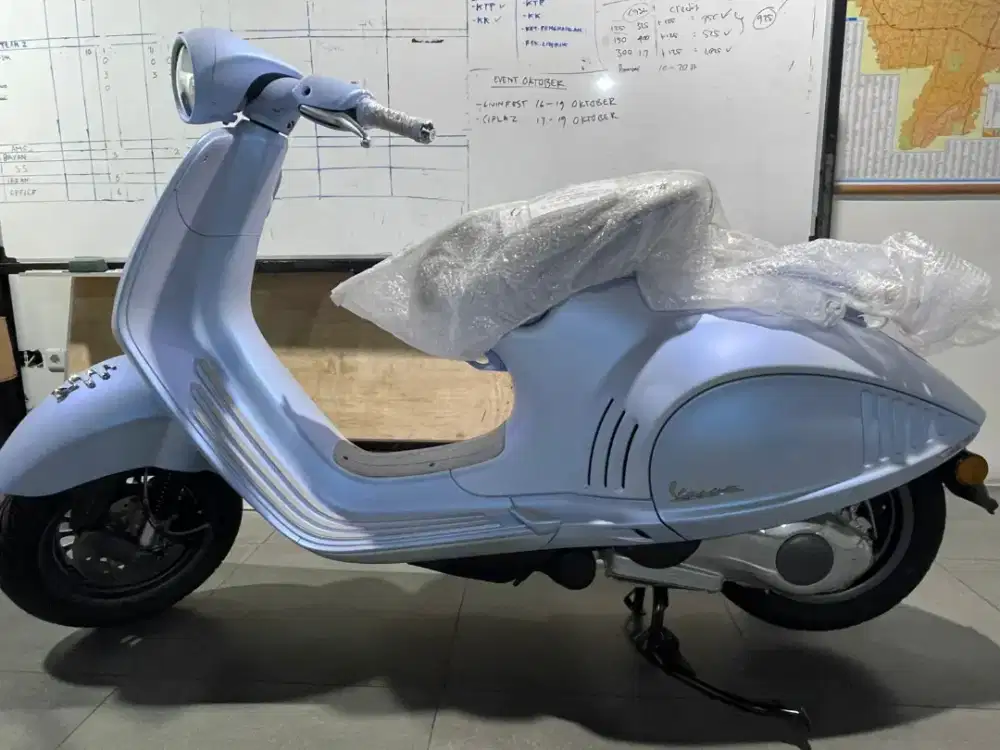 Vespa 946 Snake Blue 150 cc tahun 2025