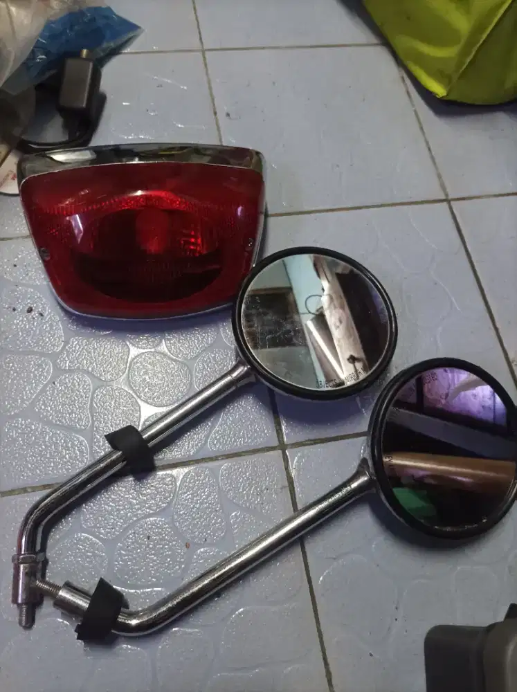 spion vespa LX masih bagus