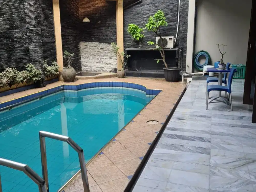 Di jual rumah Tropikal Indah Pangkalan jati Cinere Depok