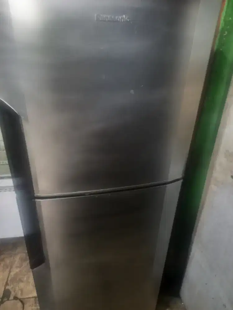 Di jual kulkas 2 pintu Panasonic normal sekali