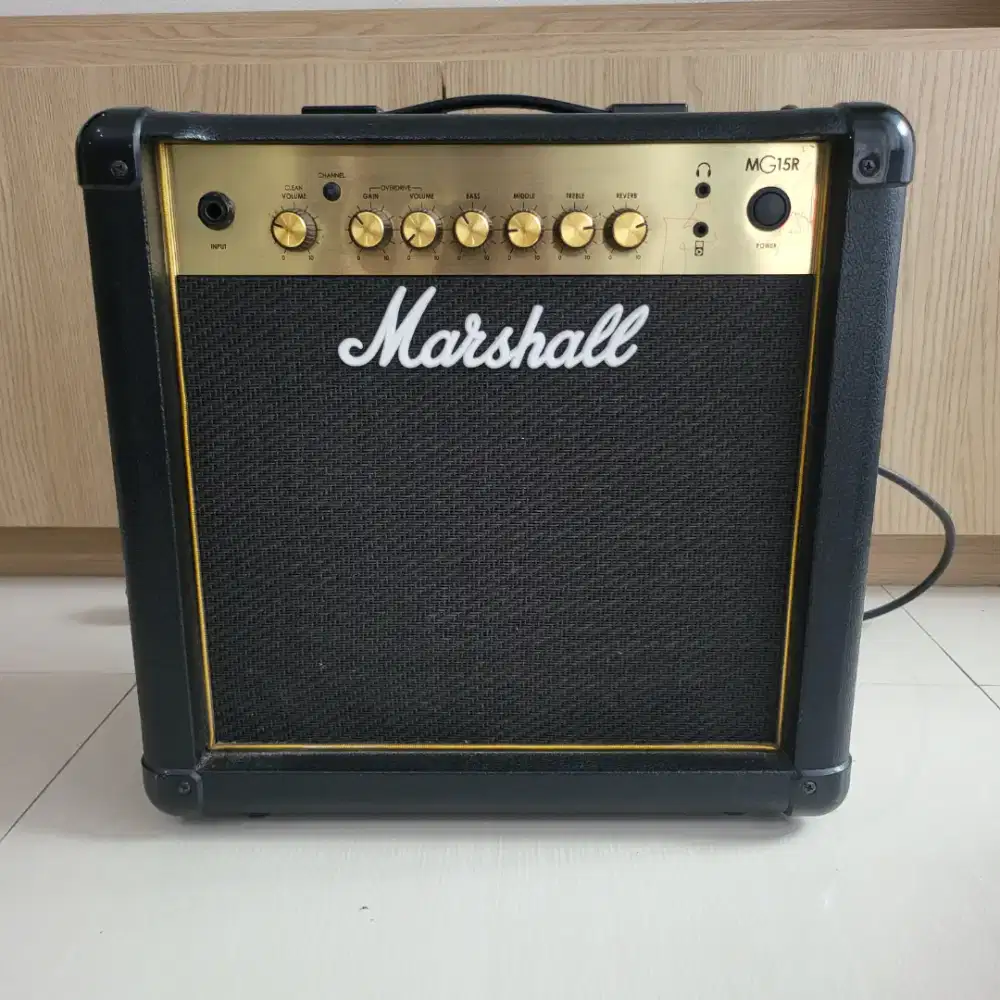 Marshall MG15R ( 15 watt)
