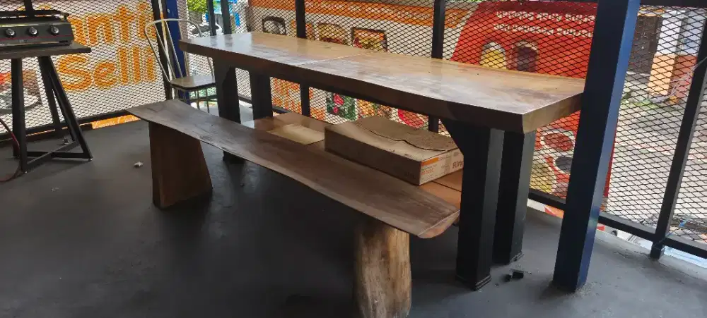 Dijual Cepat Meja Makan kayu outdoor