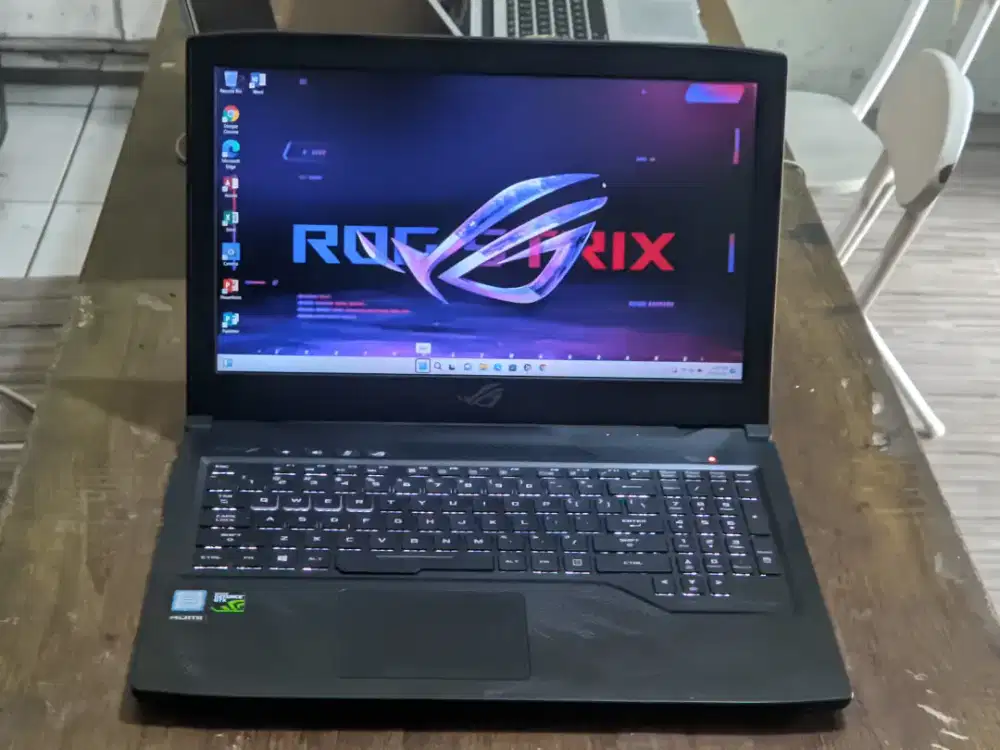Asus Rog Strix G15 i7 8750H Ram 8 GB SSD 128+HDD 1 TB GTX 1050