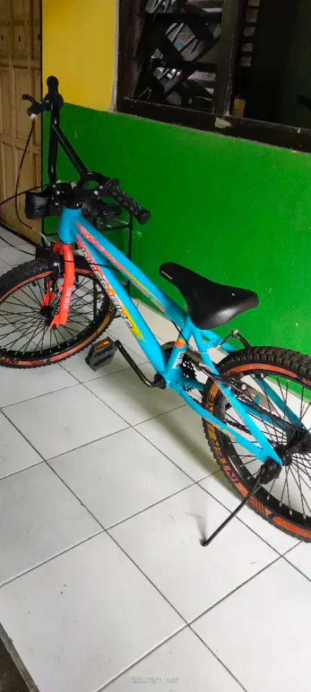 Sepeda BMX mulus