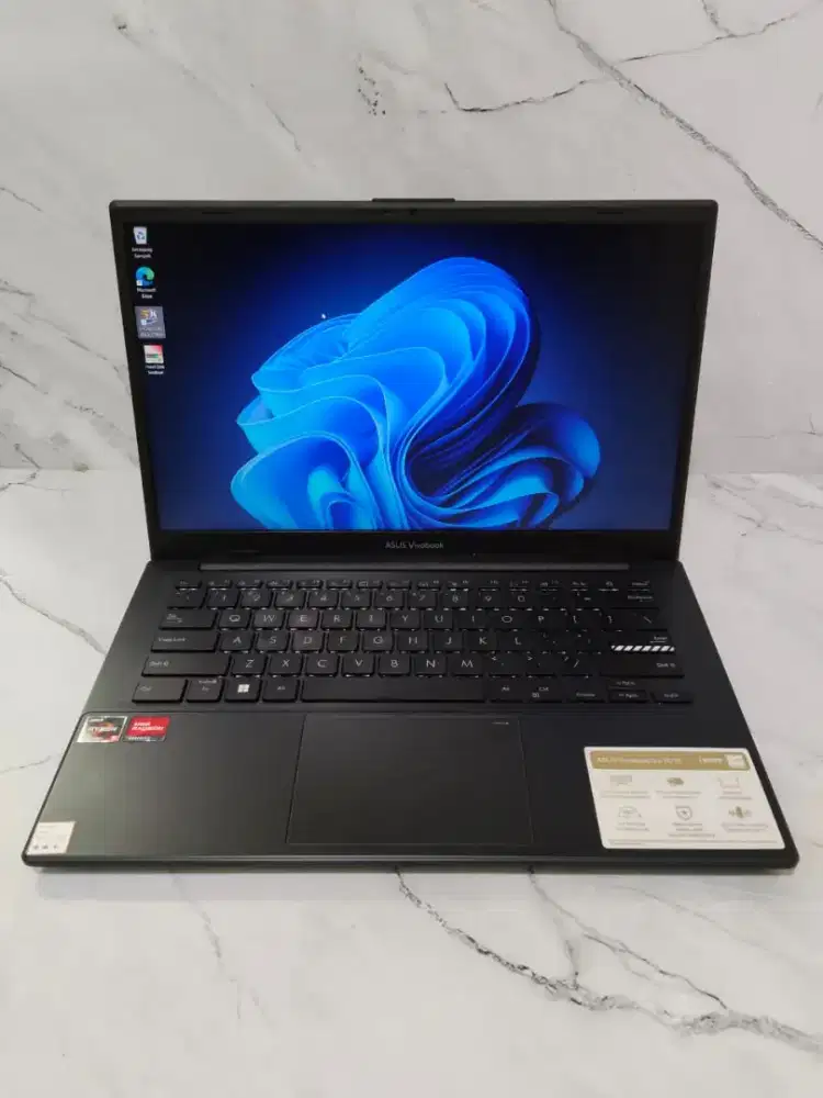 Asus Vivobook A1404FA Ryzen 5 7520u Ram 8GB
Ssd 512gb