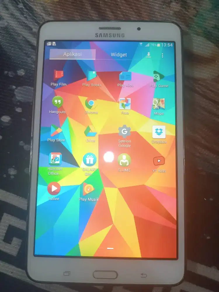 Samsung tab 4 layar 7in ram 1/16. Buat anak nonton youtobe. Dan game.