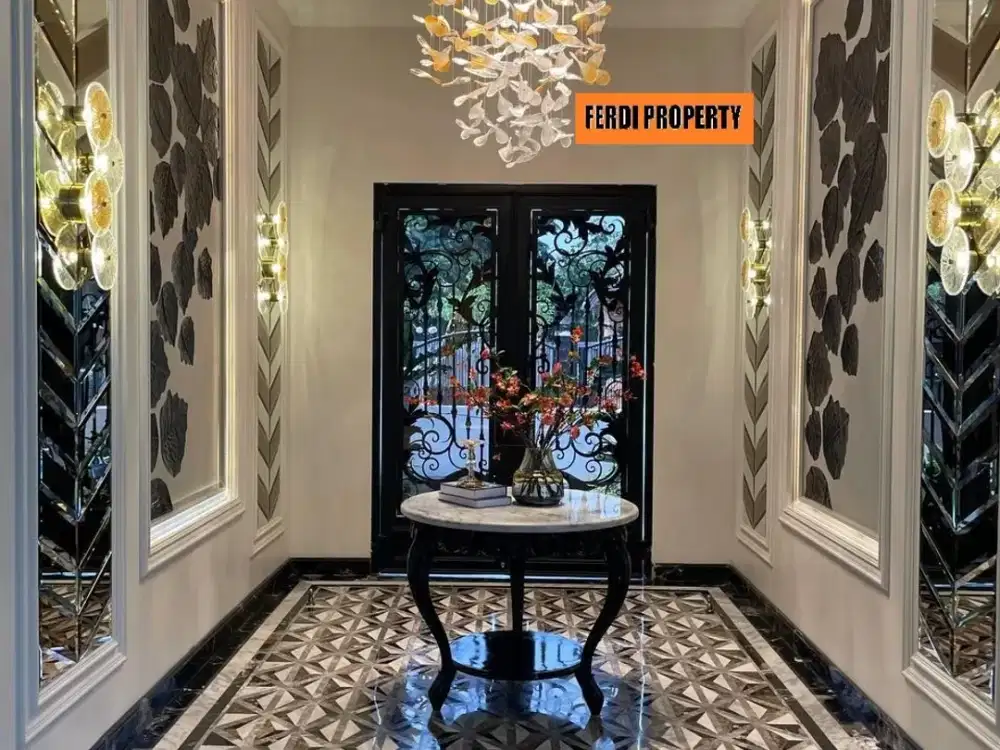 Rumah Mewah Harga Murah !! komplit dilengkapi kolam renang dan lift pribadi