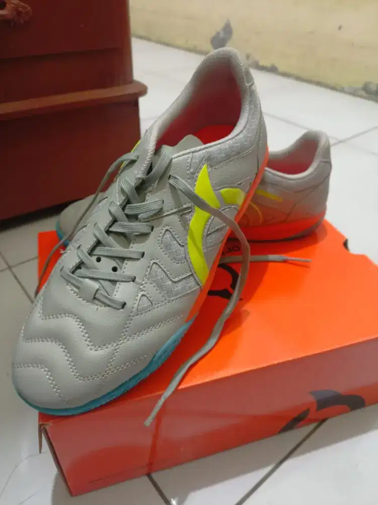 Jual Sepatu Ortuseight Jogosala Rampage V2 
uk : 42