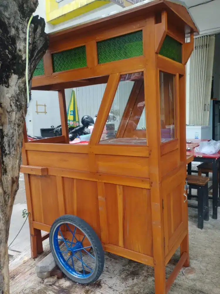 Rombong soto bekas pemakaian hanya 7 hari dari barunya.