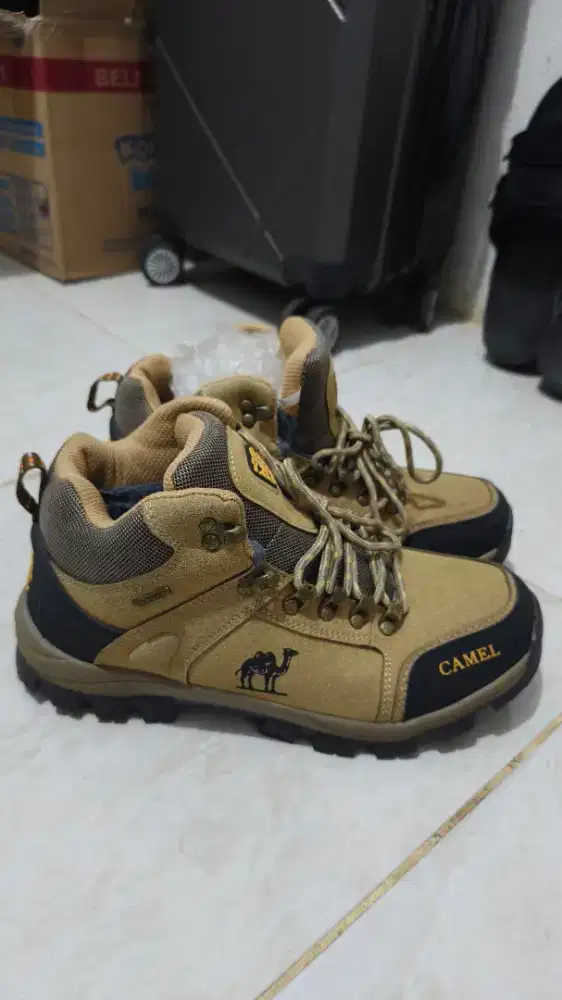 Sepatu Gunung Camel