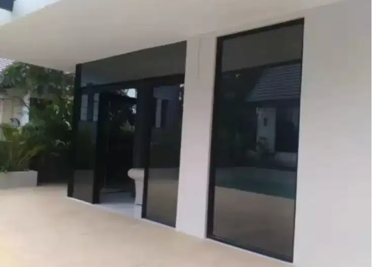 Pasang kaca film oneway stiker rumah sticker kantor sandblast gedung