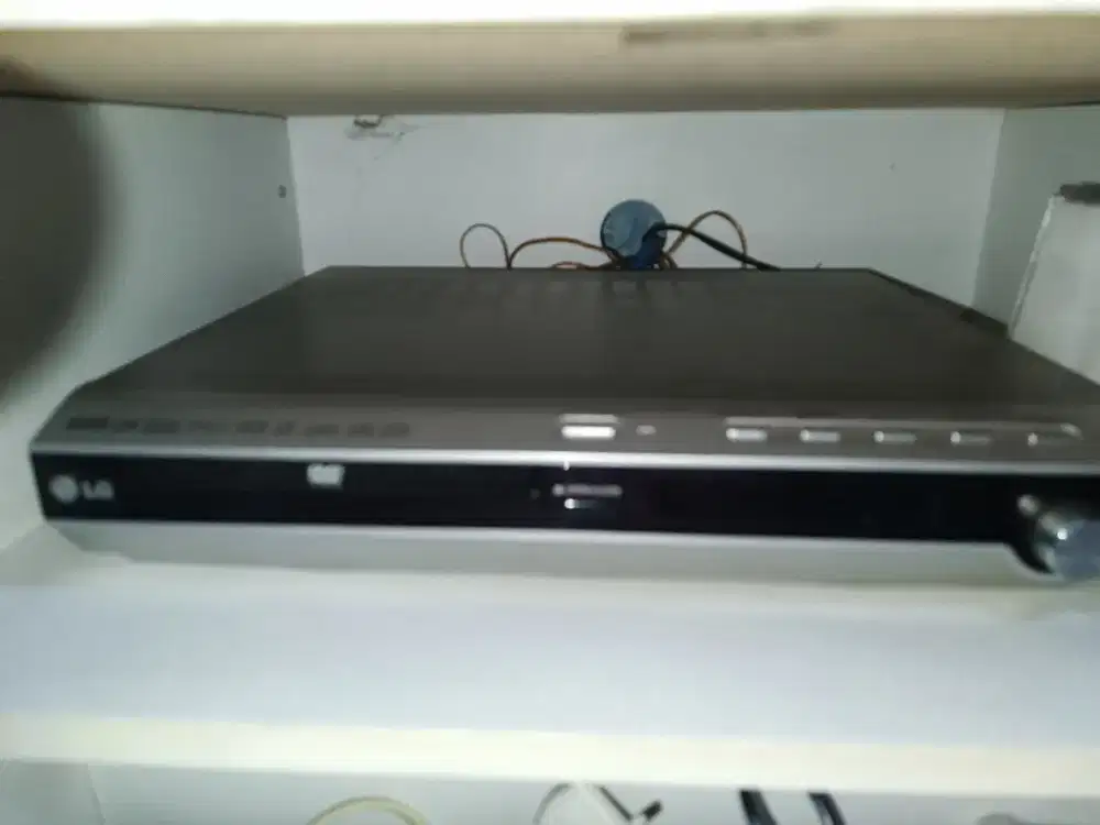DVD player LG home theater 5 speaker 1 subwoofer